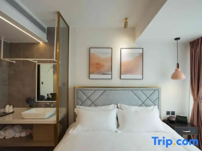Standard Double room with street view