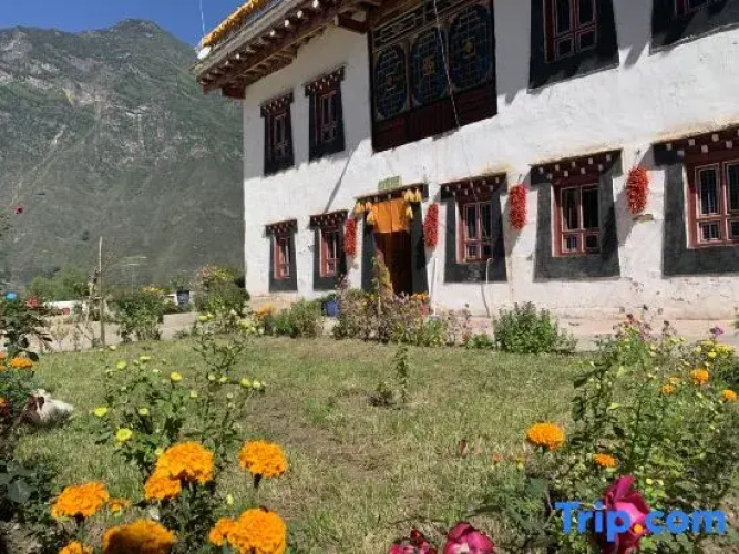 Danba E'qie Time Tibetan House Chinese Inn
