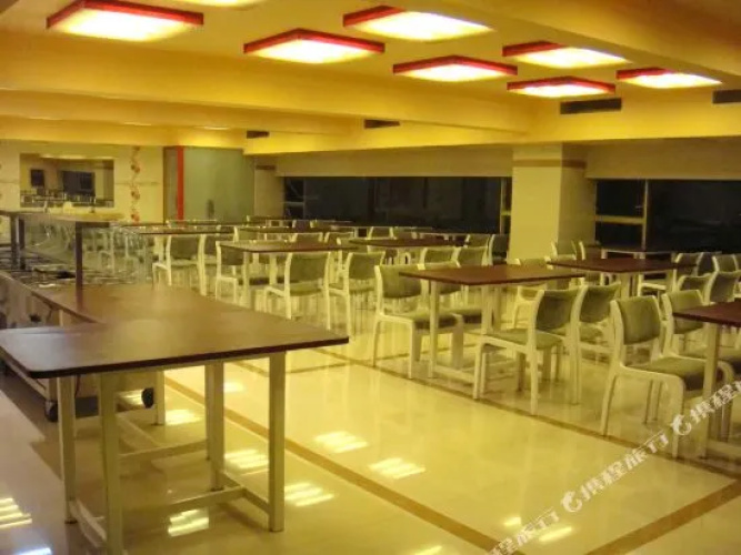Gold Apple Hotel