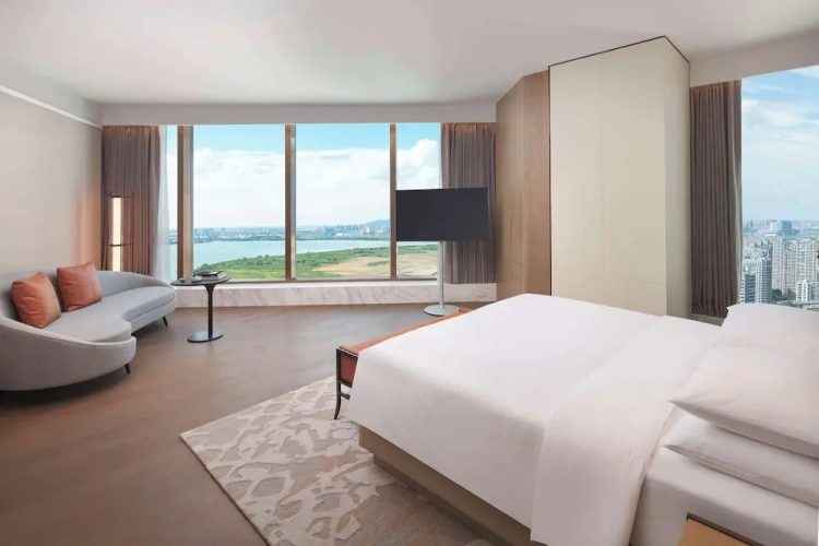 Executive Double Suite with lake view