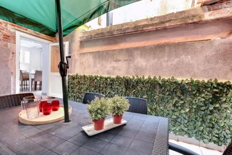 3 Bedrooms Apartment