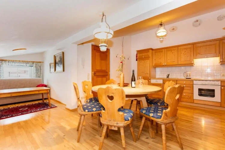 3 Bedrooms Apartment