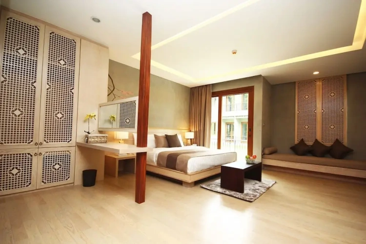 Deluxe Double room with balcony and with garden view