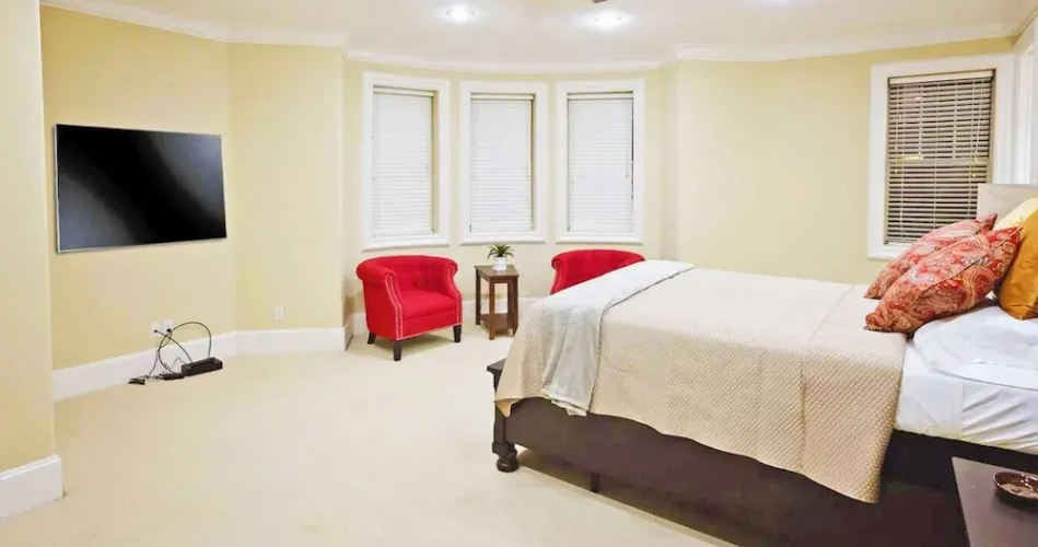 3Bdrm 3.5Bath 9Beds - Museum Parks Zoo