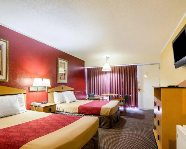 Econo Lodge Topeka Blvd.