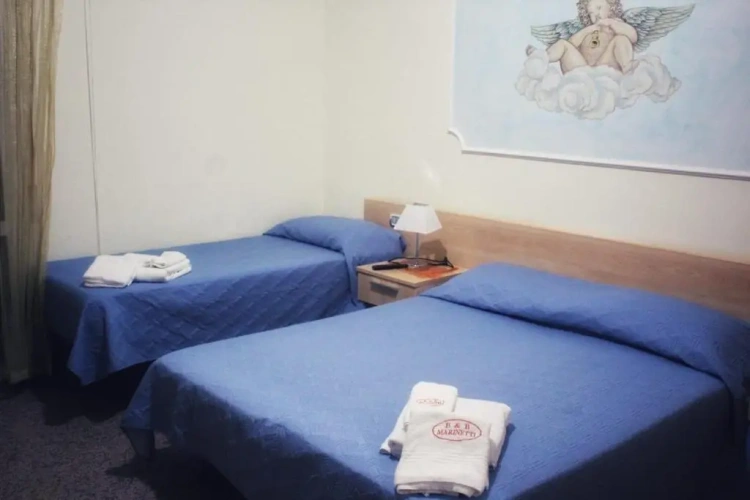 Standard Triple room