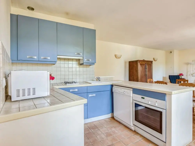 Secluded Holiday Home in Rustrel With Swimming Pool