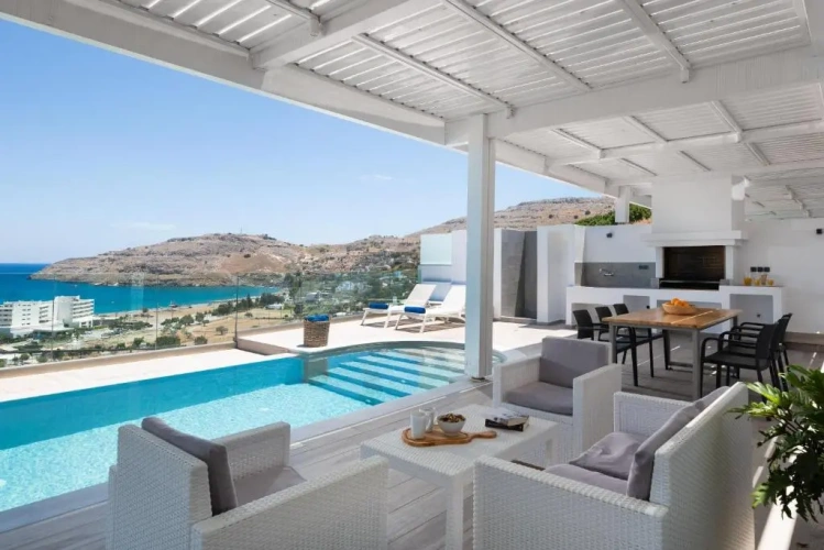 3 Bedrooms Villa