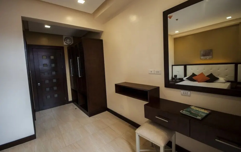 Santoni's Place