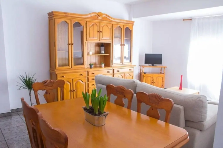 3 Bedrooms Apartment