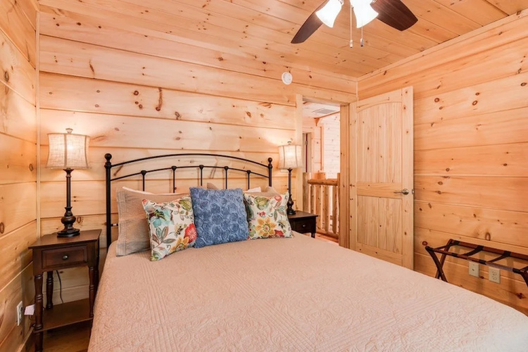 Lakey Gap Lodge - 4 Br Cabin