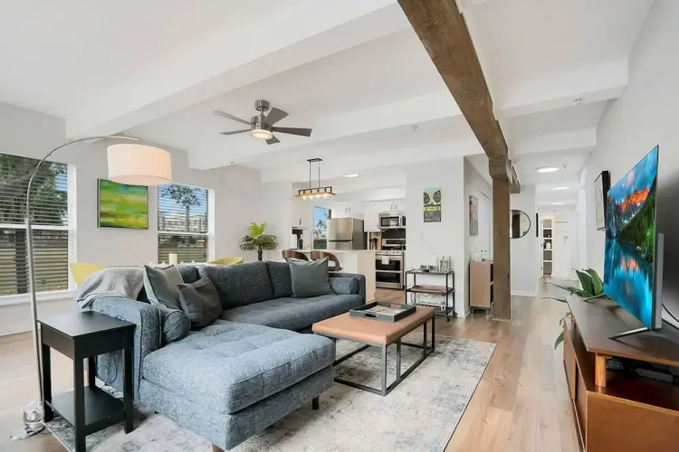 2 Steps to Ice Plant Apt in Downtown St Aug