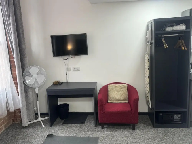 Studio - Sleeps 2 - Parking - Wifi