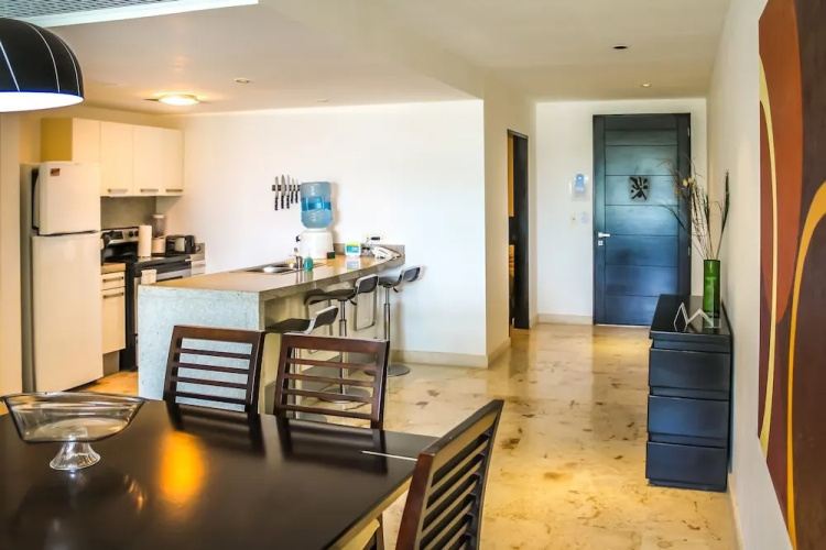 Elements 210 2 Bedroom Condo by Redawning