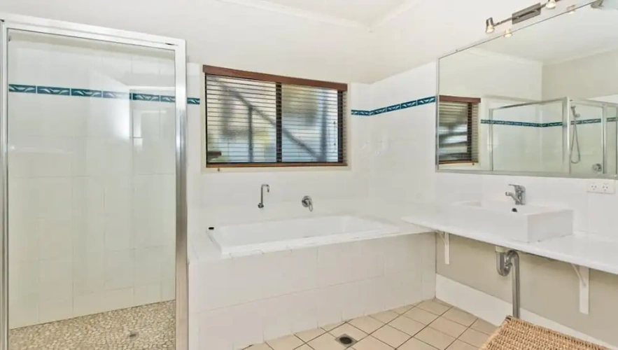 4 Bedrooms Cottage