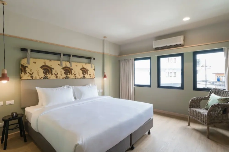 Deluxe Double room with city view