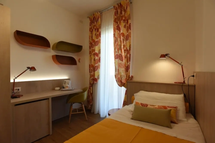 Standard Single room with balcony and with land view
