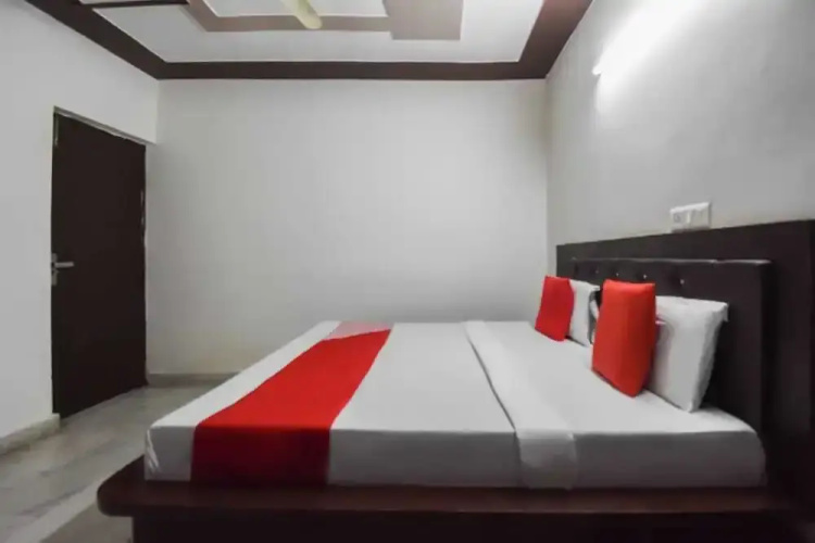 Hotel V Seven by OYO Rooms