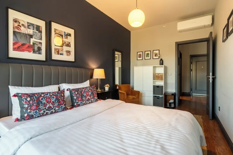 Benesta Centro by GOLDFINCH