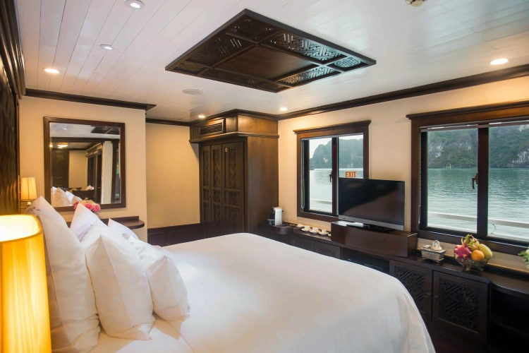 Superior Double Suite with bay view