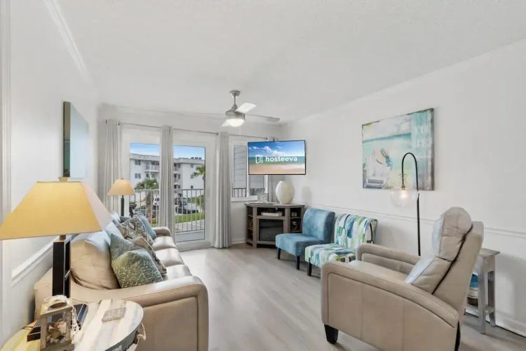 2 Bedrooms Apartment beachfront