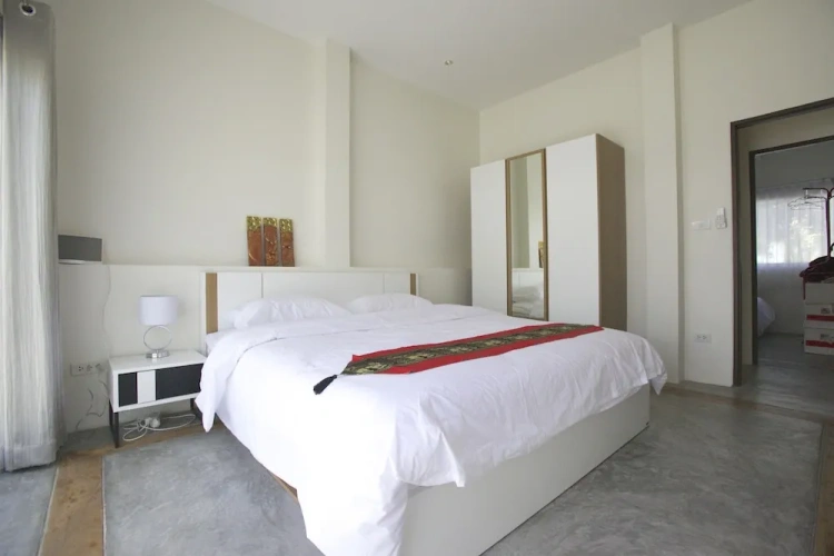 5 Bedrooms Villa