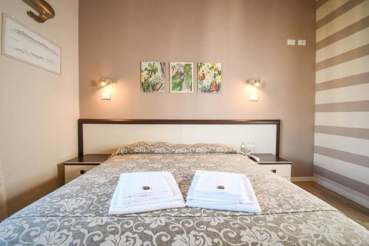 Standard Triple room