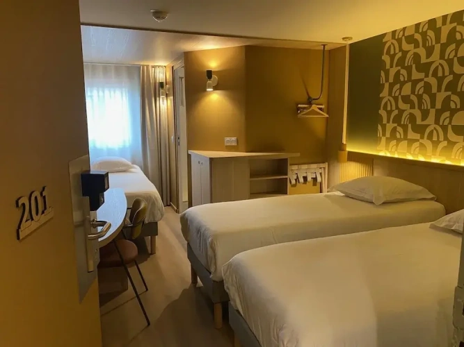 Standard Triple room