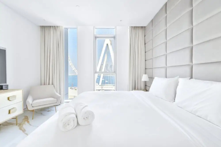 Lavish & Equipped 2 BR Facing Ain Dubai