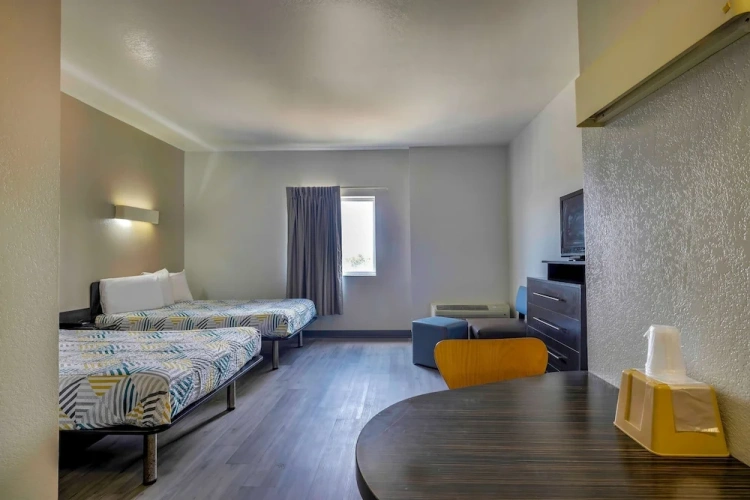 Standard Quadruple Suite