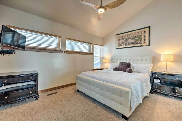 2 Bedrooms Apartment