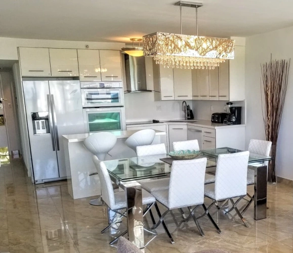 3 Bedrooms Apartment