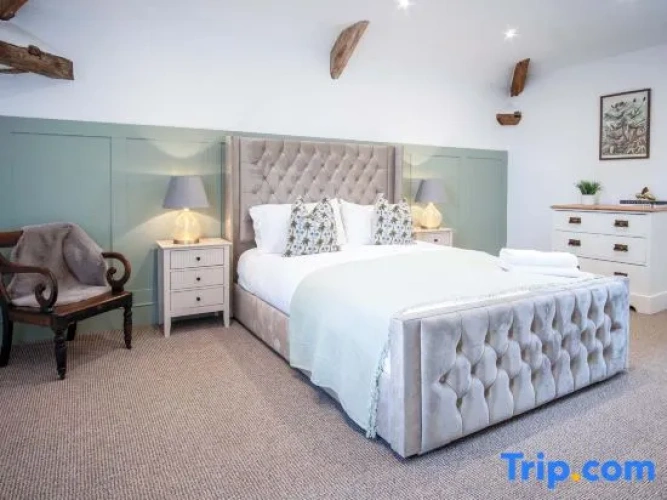 3 Bedrooms Apartment