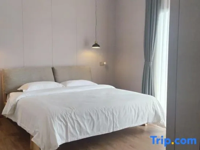 2 Bedrooms Suite with balcony and with lake view