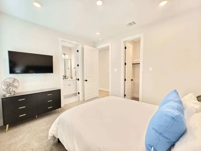 Northside Retreat Chic 3 Bdr, Pet Friendly!