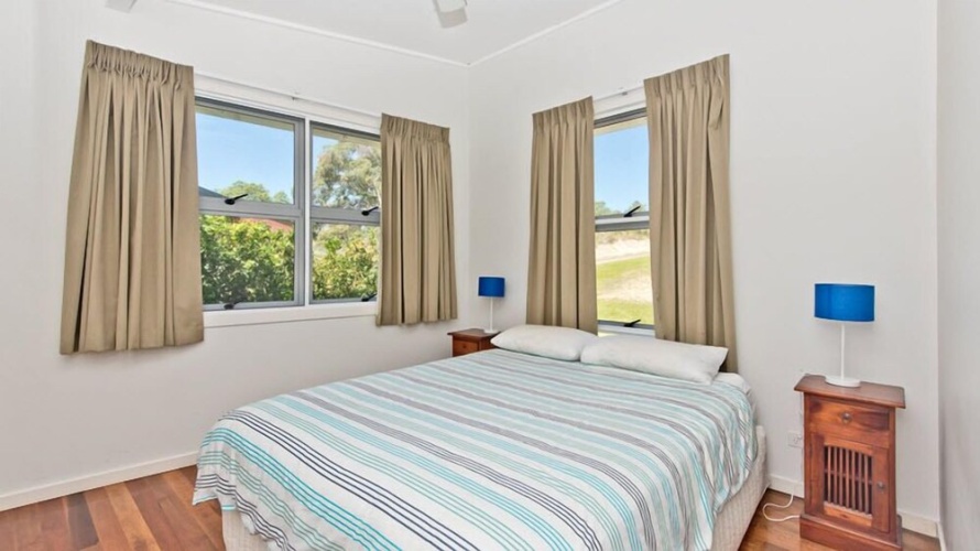 5 Bedrooms Cottage