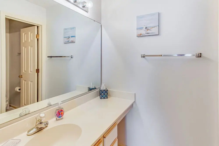 Screened Porch & Community Perks: Myrtle Beach Gem