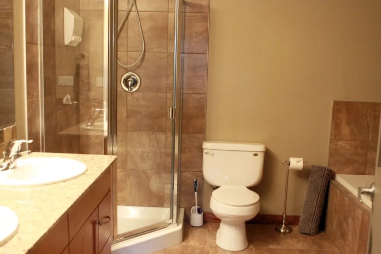 2 Bedrooms Comfort room