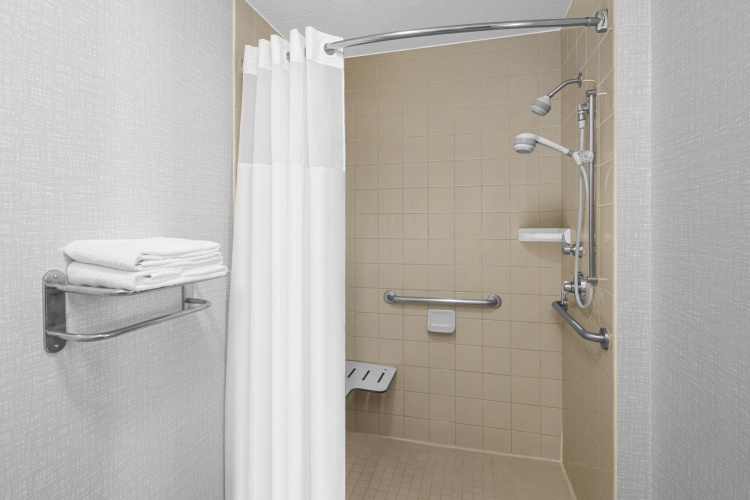 Hampton Inn Phoenix-Biltmore photo 11