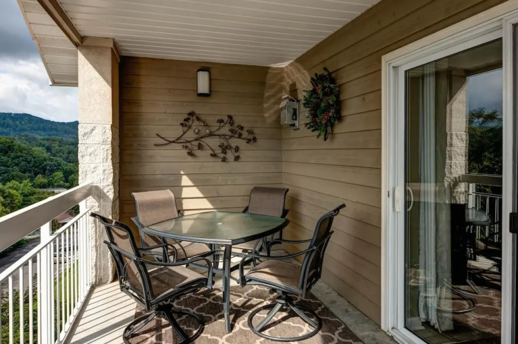 Whispering Pines 351