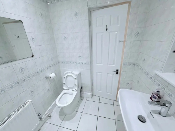 Fountain House-sleeps 5-central Dagenham-parking