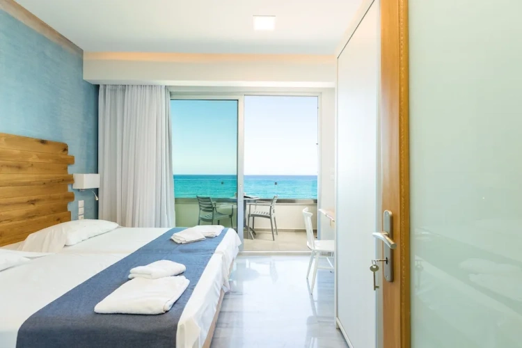 Deluxe Apartment with balcony and with sea view