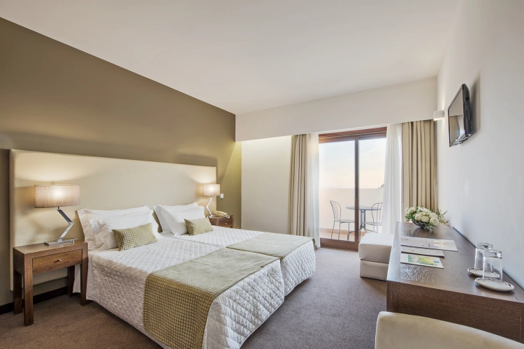 Standard Twin room with balcony