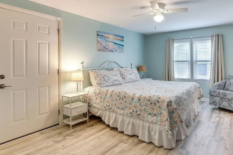 Walk to Beach! Surfside Beach Family Bungalow