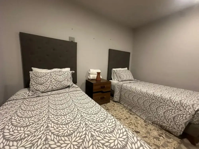 Modern Polanco Stay - Parking- Elevator- Sleeps 10