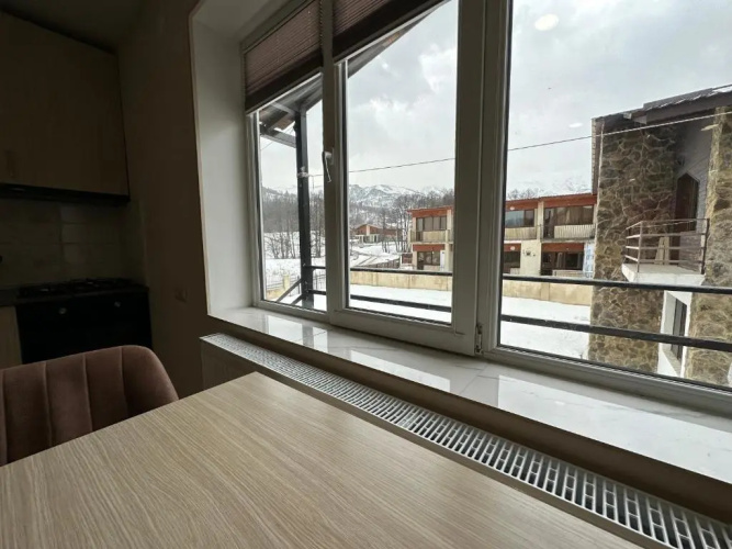 5 Bedrooms House