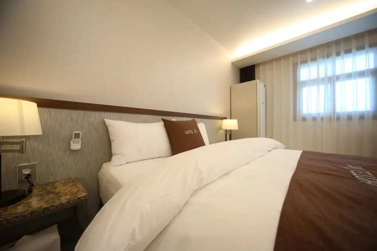 Hotel J's