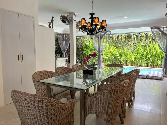 4 Bedrooms Villa