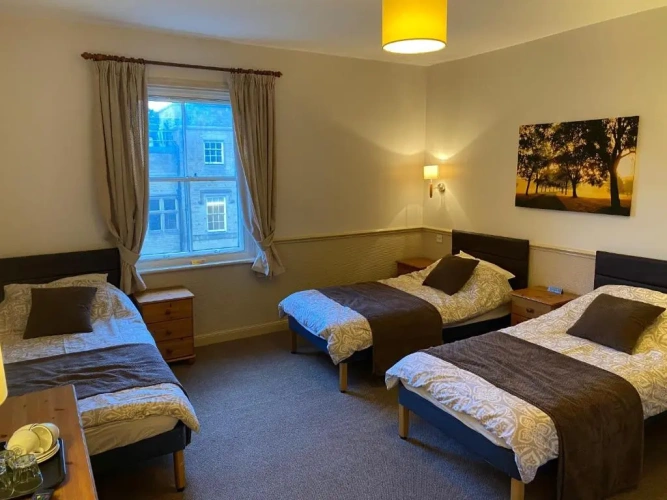 Standard Triple room