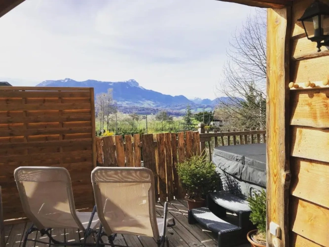 2 Bedrooms Chalet
